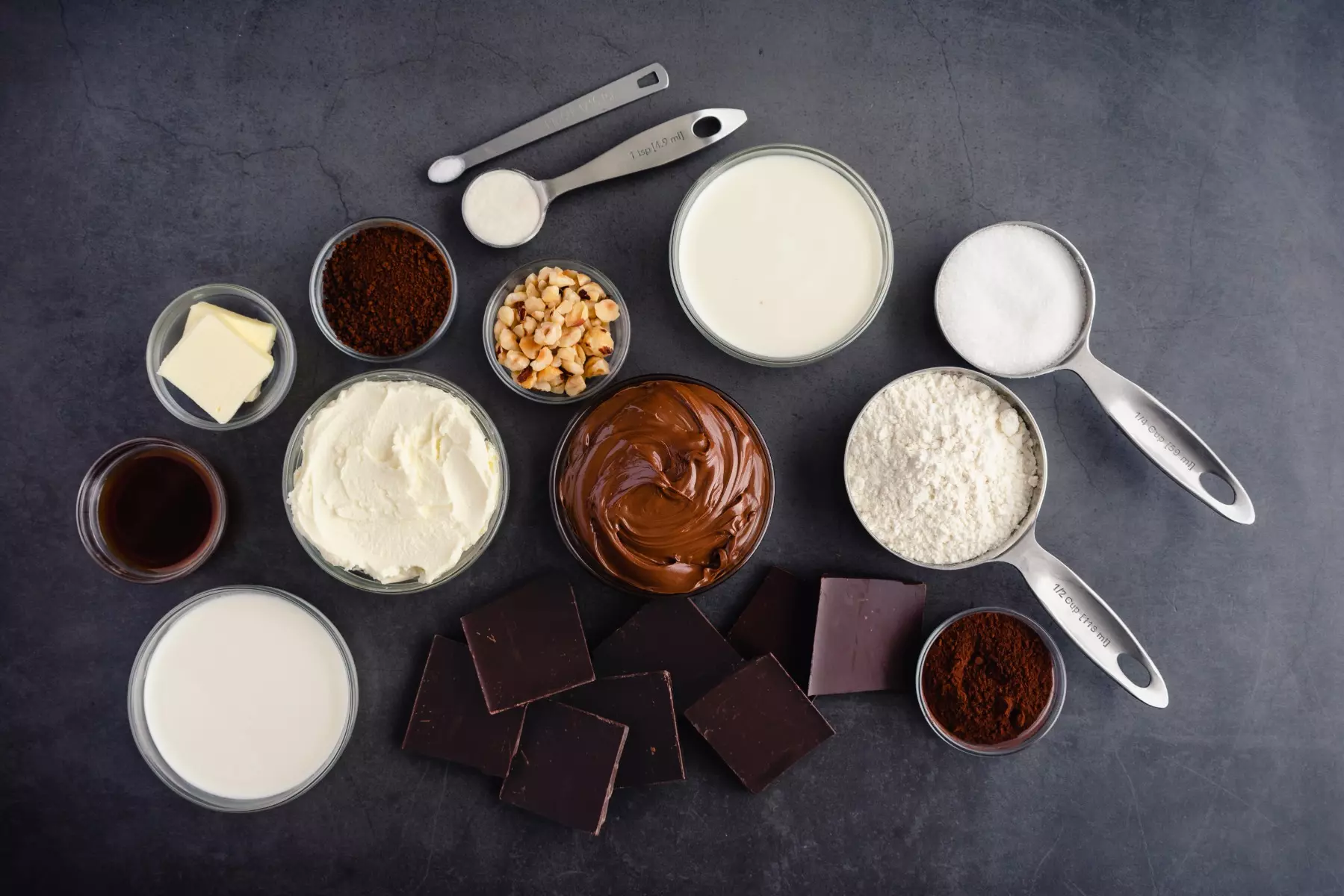 Ingredient for baking in measuring cups and spoons